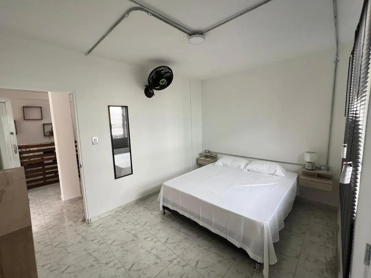La Familia Hostel - Parque Poblado Medellín