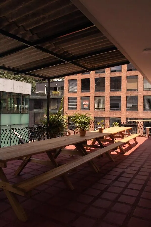 La Familia Hostel - Parque Poblado Medellín