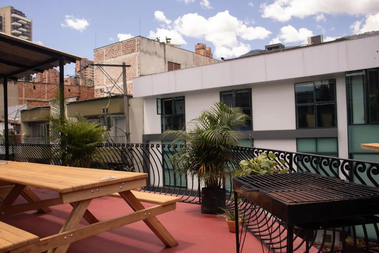 La Familia Hostel - Parque Poblado Medellín 0*,