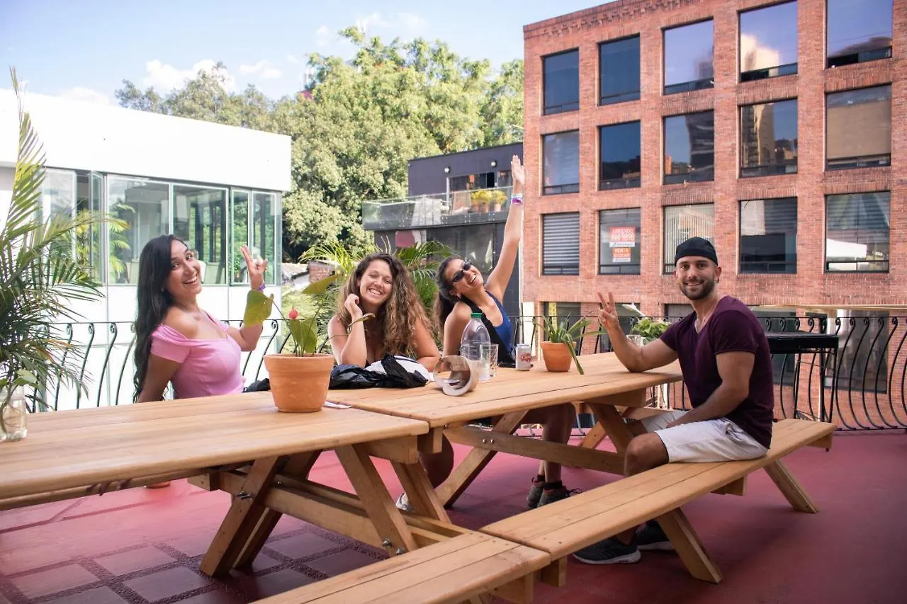 La Familia Hostel - Parque Poblado Medellín