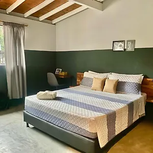 Guest house Casa Mosaiko Patio Bonito, Medellin