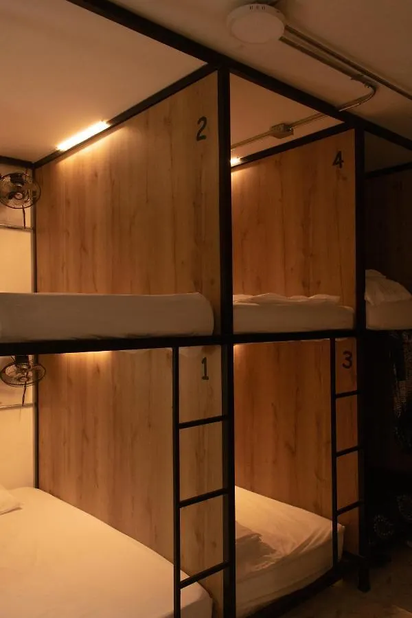 La Familia Hostel - Parque Poblado Medellin