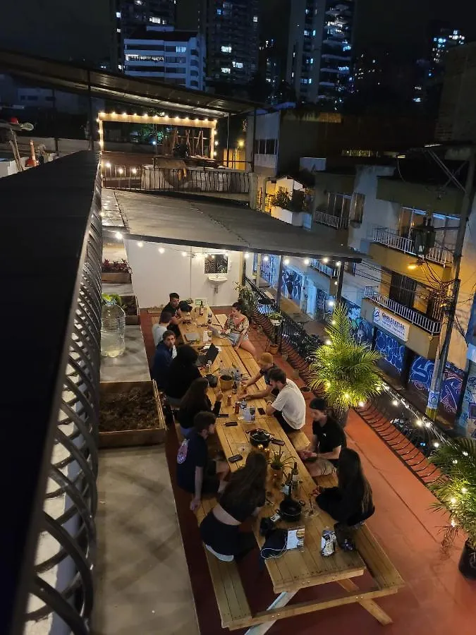 La Familia Hostel - Parque Poblado Medellin
