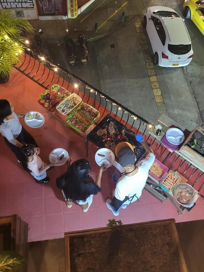La Familia Hostel - Parque Poblado Medellin