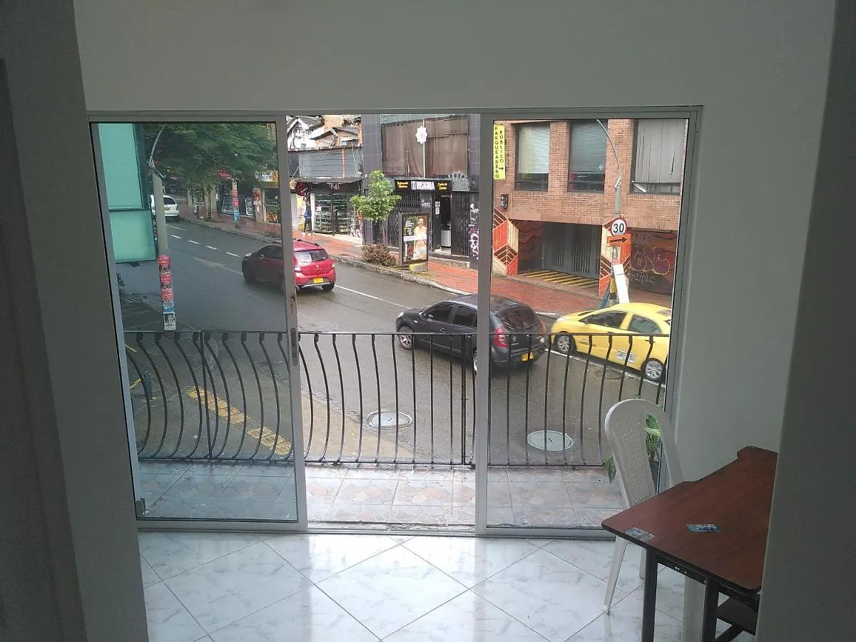 La Familia Hostel - Parque Poblado Medellin