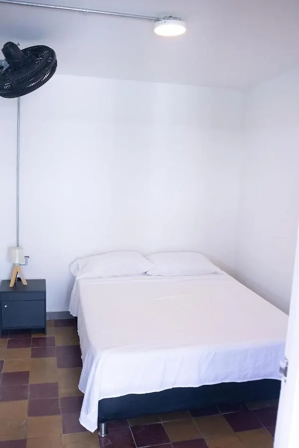 La Familia Hostel - Parque Poblado Medellin 0*,