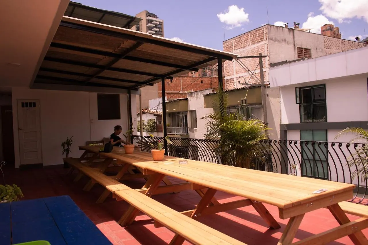 La Familia Hostel - Parque Poblado Medellin