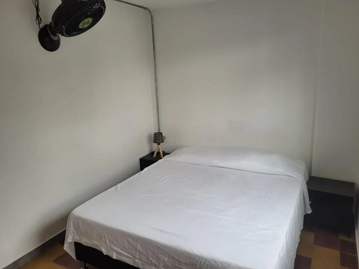 La Familia Hostel - Parque Poblado Medellin