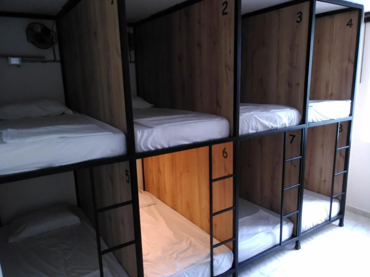 La Familia Hostel - Parque Poblado Medellin Colombia
