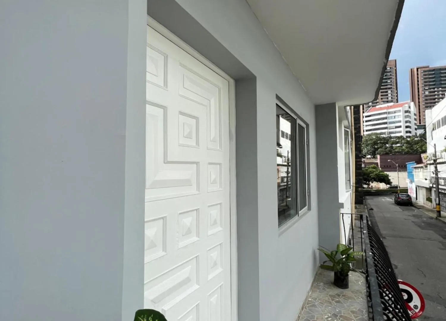 La Familia Hostel - Parque Poblado Medellin