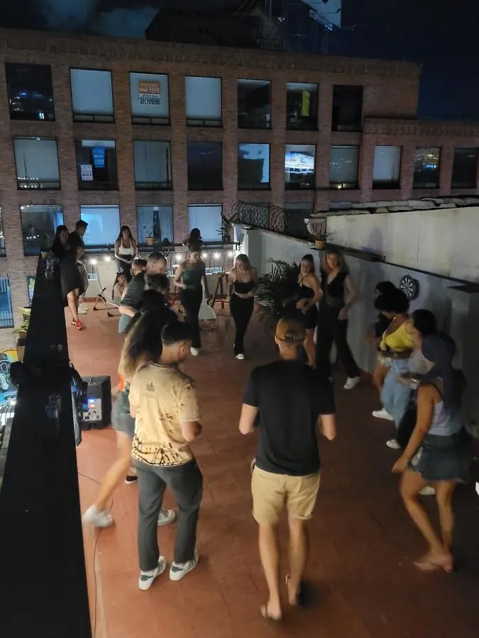 La Familia Hostel - Parque Poblado Medellin