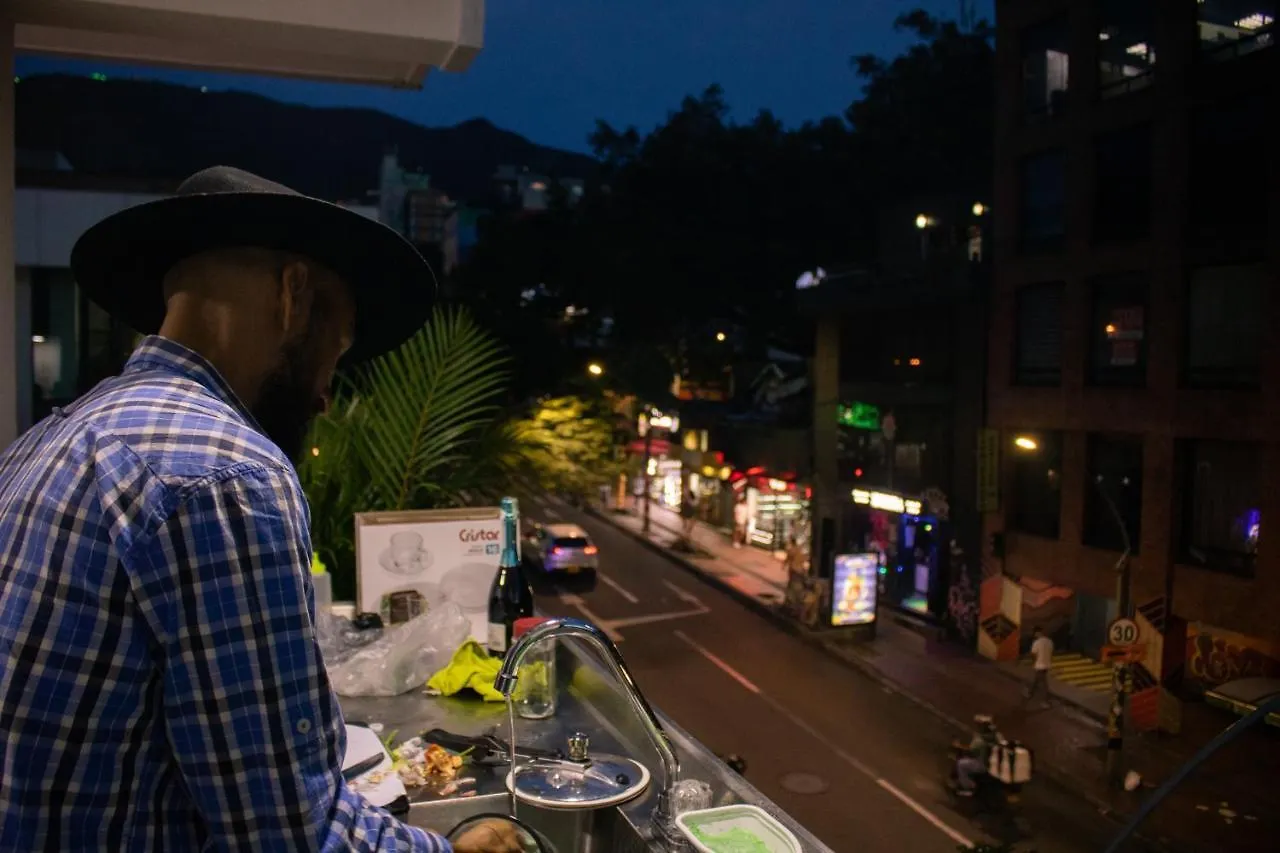 La Familia Hostel - Parque Poblado Medellin